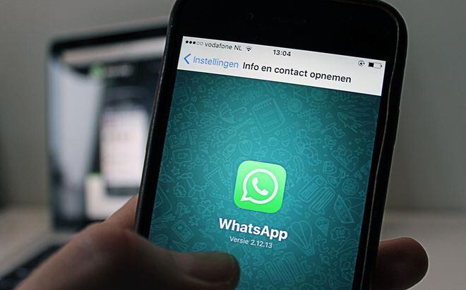 Un juez obliga a una menor  a tener contacto con su padre por WhatsApp