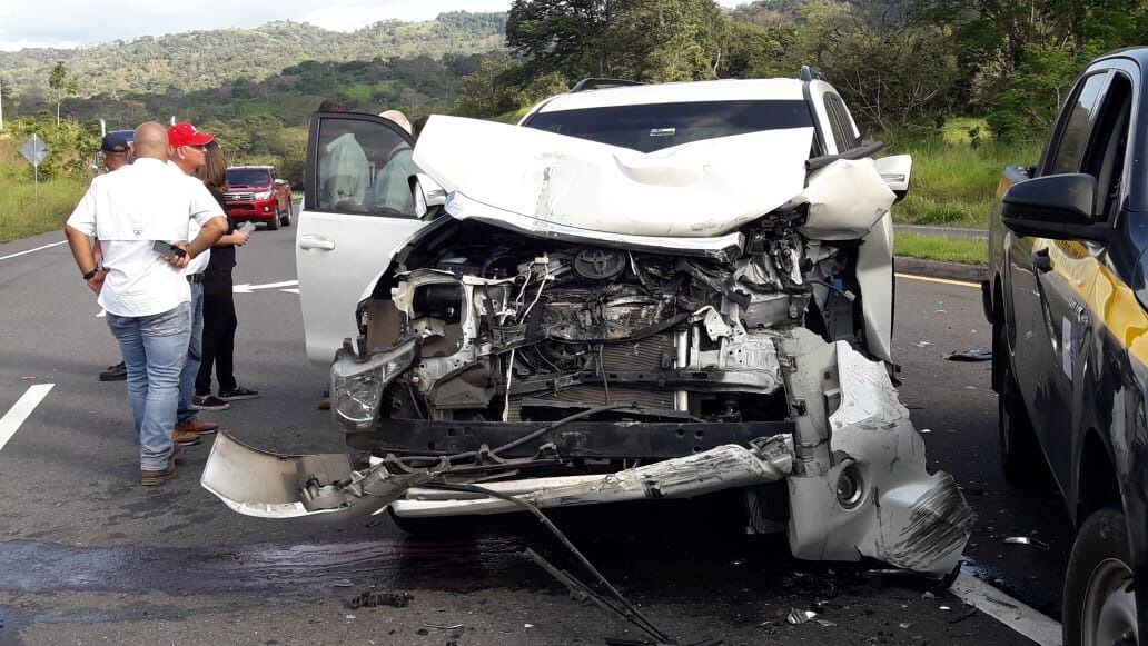 Cardenal José Luis Lacunza se accidenta. Se estrella con 2 autos del Estado. Video
