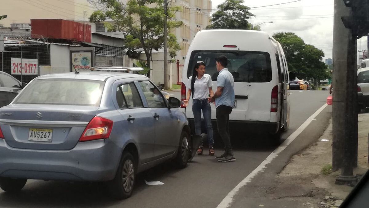 Chocan busito que Presentador de Tu Mañana manejaba