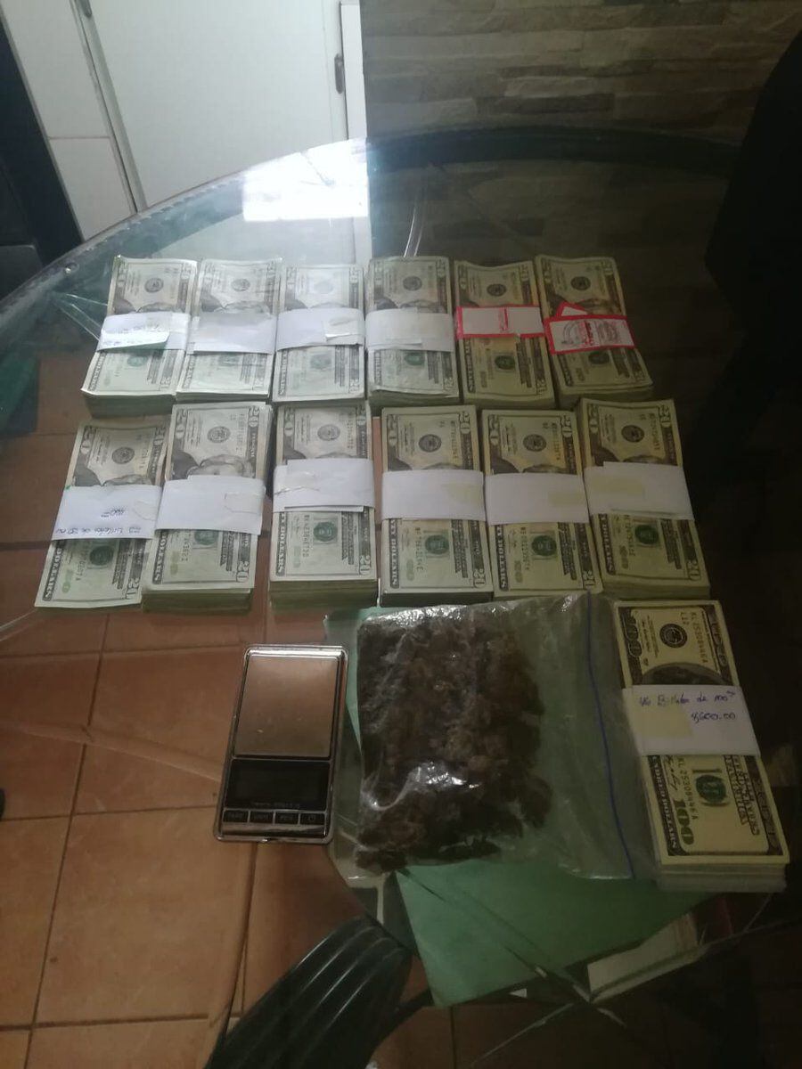 En Arraiján y Río Abajo les incautan $30 mil y hasta una plantita de marihuana