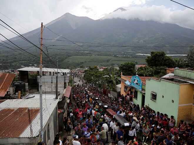 Sube a 161 los muertos por erupción volcánica en Guatemala
