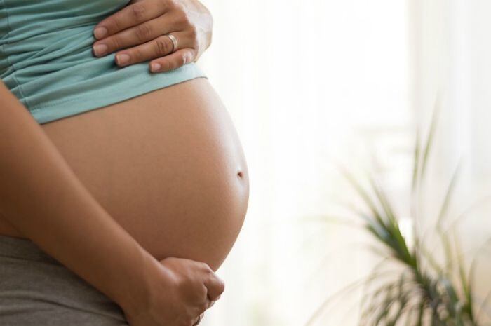 Mujer que recibió un utero de una mujer fallecida dio a luz a una niña