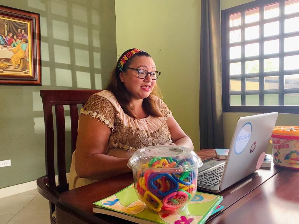 Entrega y pasión. Maestra atiende desde La Chorrera a 35 niños de Darién 