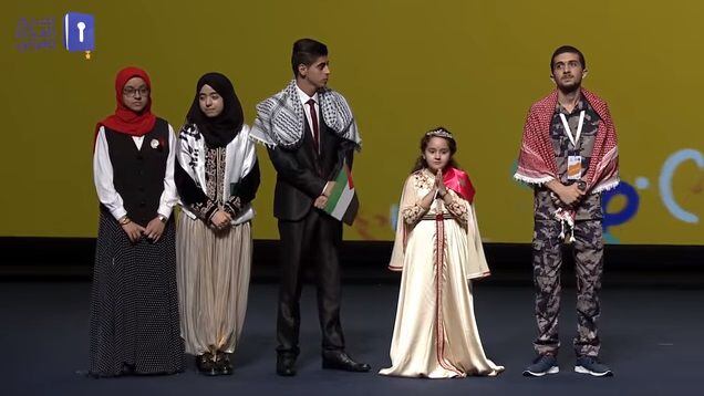 Niña de 9 años gana concurso de lectura árabe entre más de 10 millones de chicos