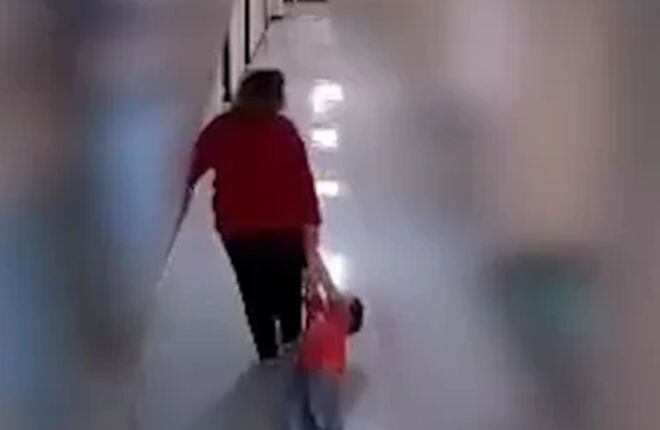 Maestra arrastró a un niño autista por los pasillos de la escuela