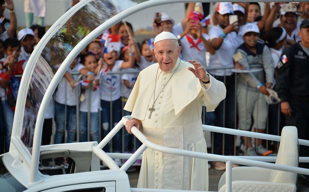 Papa Francisco llega a Panamá y así rompió su protocolo