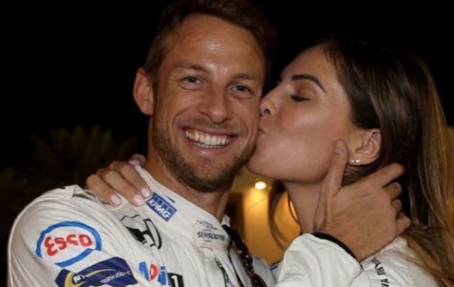 Ex piloto de la F1 se comprometió con esta conejita Playboy