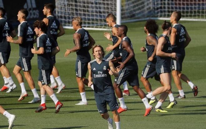 El Real Madrid prepara con toda su plantilla el estreno en Liga de Campeones
