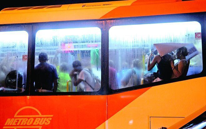 ¡NO PERDONARON! Maleantes roban en un Metrobús en el Corredor Sur 