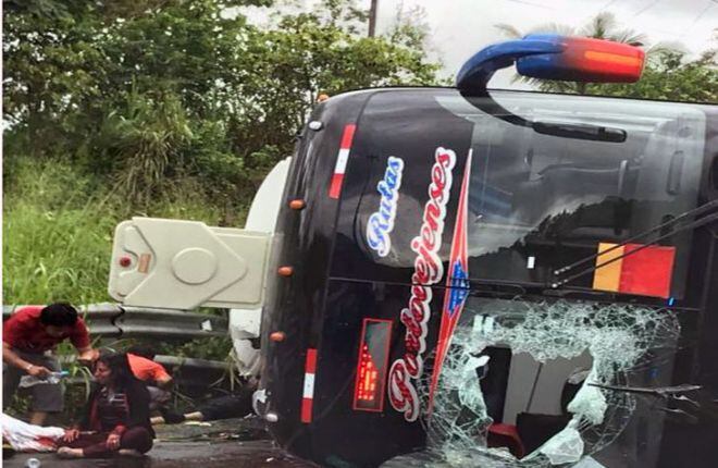 Doce fallecidos y 18 heridos en accidente en Portoviejo