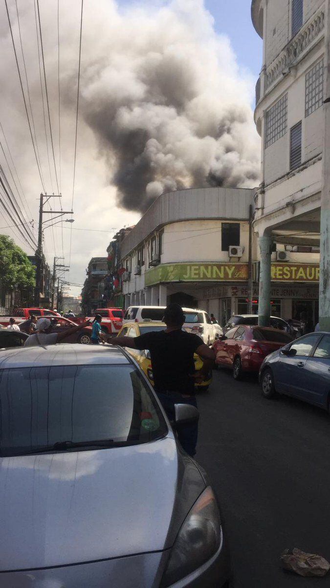 Se registra gran incendio entre calle 12 y Meléndez de Colón