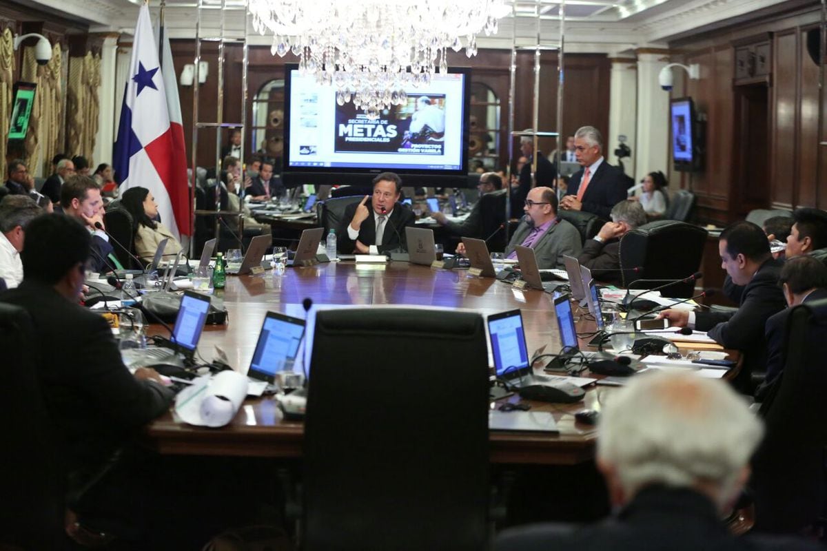 Varela espera recuperar en 7 meses el crecimiento de la economía del país
