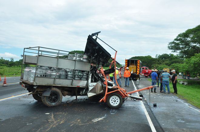 ¡TERRIBLE! Carro lechero arrolla a cuatro trabajadores en Potuga, Herrera