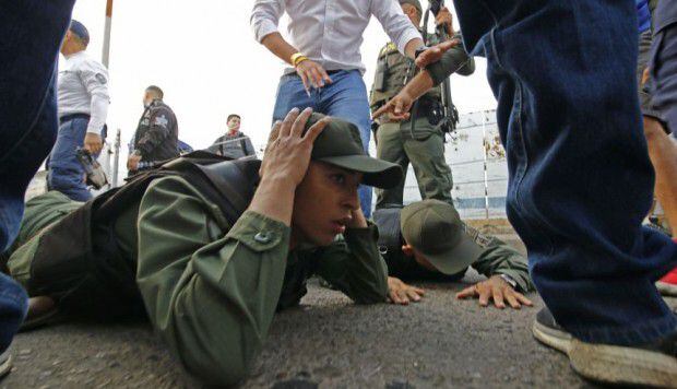 Colombia expulsa a policía venezolana que desertó y quería hacer inteligencia