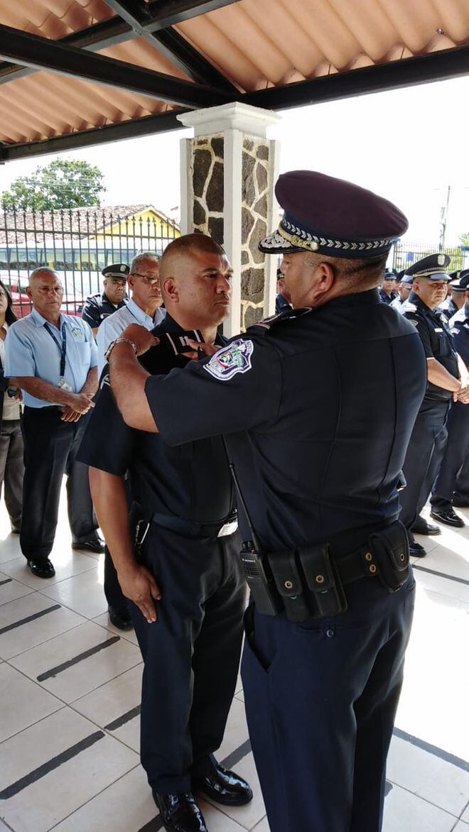 Ascienden a Policías tras capturar asaltantes de gasolinera donde murió sargento