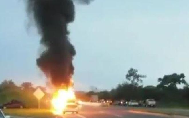 DOS HERIDOS. Auto se choca y se incendia en Veraguas 