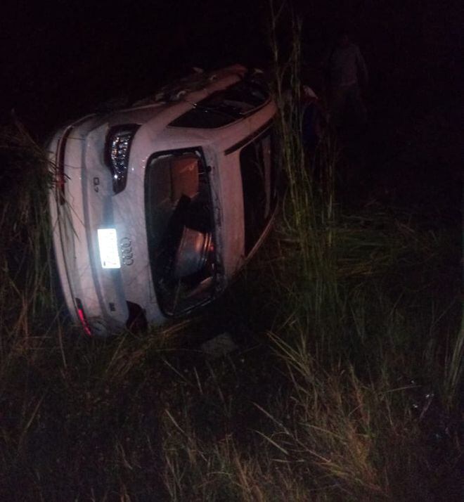 Un auto se vuelca en plena autopista Arraiján - La Chorrera