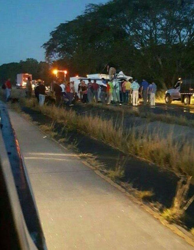 Vuelco de un busito de la ruta Santiago-Aguadulce deja 10 personas heridas