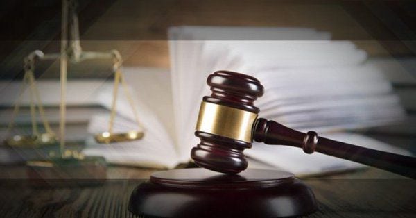 Joven encapuchado se mete a robar y abusa de la dueña de la casa