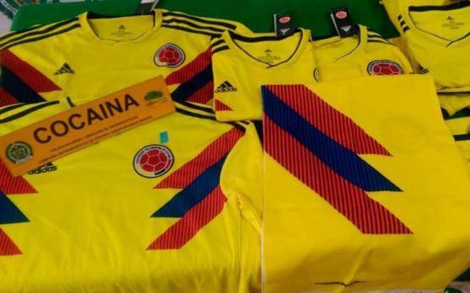 En pleno mundial hallan 14 camisetas de Colombia con droga que iban para Holanda