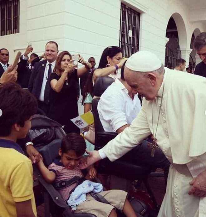 Presentadora de TV no aguantó el llanto ante el Papa. Te diremos por qué