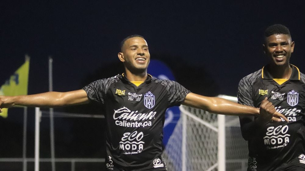 Un penal acaba con ilusión del Herrera FC, y el campeón pega primero