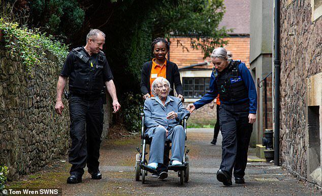 Una abuelita de 104 años hace una insólita 'última petición' 