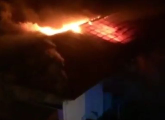 Fuego consumió un minisúper  en Colón 