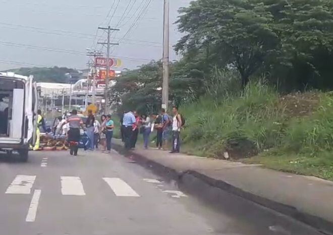 Muere estudiante a falta de puente peatonal en Centenario.Cuestionan a diputados