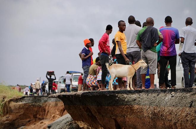 En Mozambique intentan rescatar a afectados por el ciclón Idai