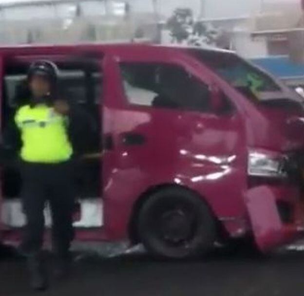 SANTO|Una embarazada resultó herida tras accidente entre bus pirata y taxi|VIDEO