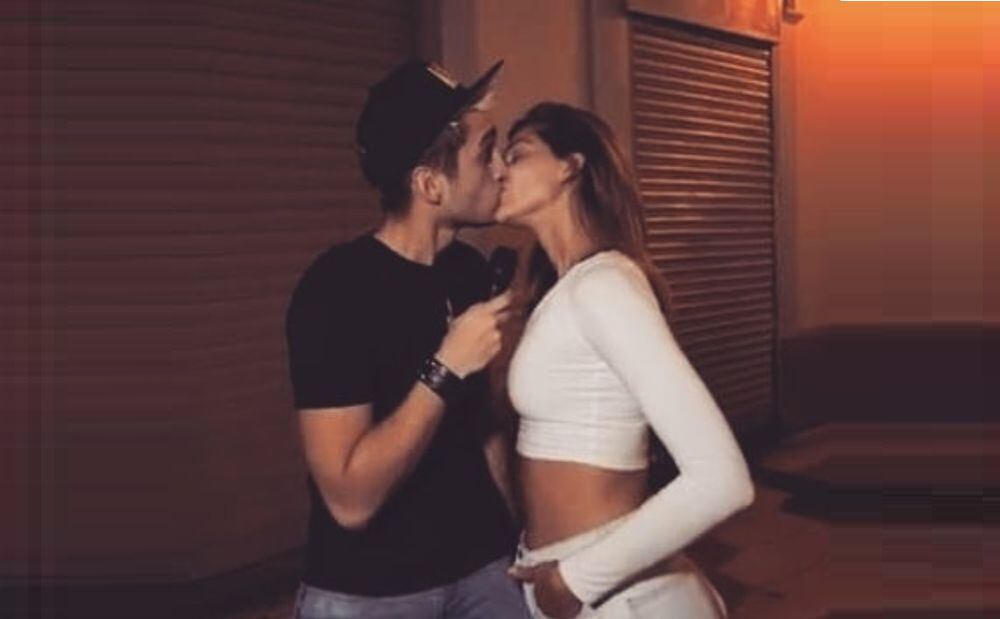 ¡OMG! Filtran foto de romántico beso de cara de TV con Señorita Panamá