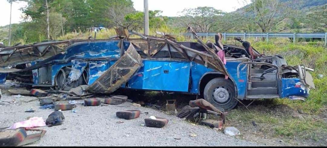 Logran confirmar la identidad de 21 víctimas del accidente del bus con migrantes en Gualaca