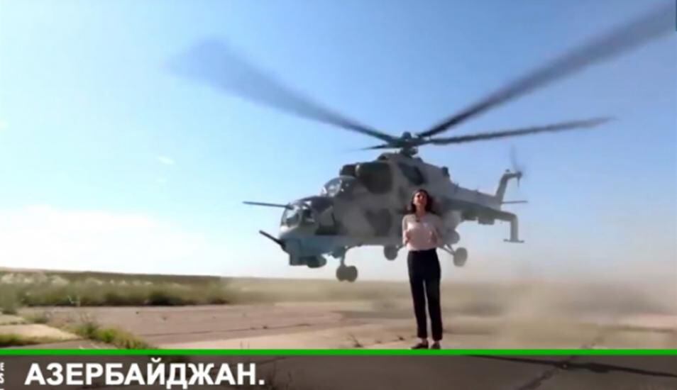 YouTube: Un helicóptero casi decapita a una periodista rusa | VIDEO 