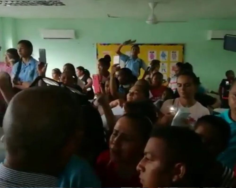 ¡Casi lo linchan! A maestro de religión en escuela de Tocumen | VIDEO