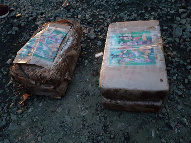 ¡LO APREHENDEN! Panameño con cuatro paquetes de sustancia ilícita en el maletero