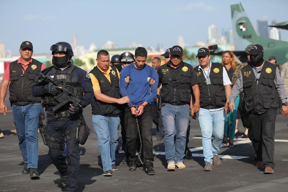 Llega Ventura Ceballos a Panamá, andaba con dinero en efectivo. Videos