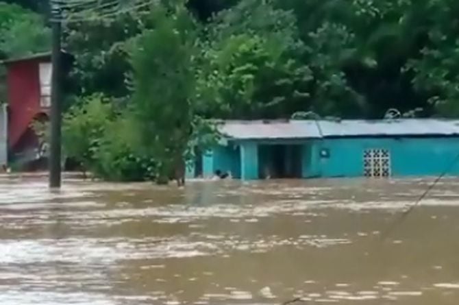 Severas inundaciones en Colón por más de dos horas de lluvia