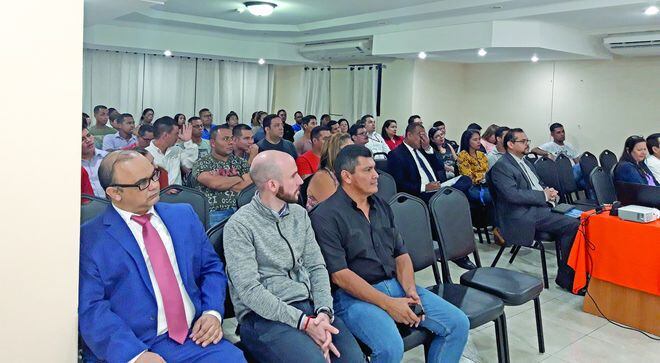 Ofrecen programas de becas para universitarios en Panamá 