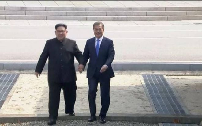 Kim Jong-un cruza la frontera para la histórica cumbre de las dos Coreas