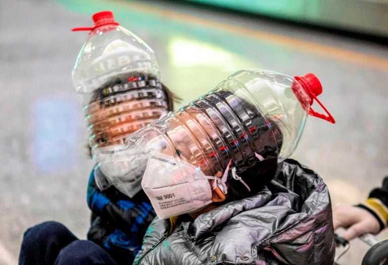 Las impactantes fotos que reflejan el temor al contagio por coronavirus en China