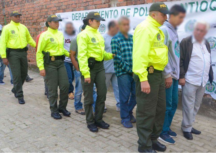 En Medellín arrestaron a abuelo, padres y pastor por abusos sexuales