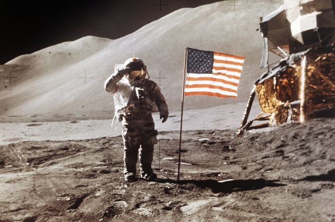 Donald Trump anuncia el regreso del hombre a la Luna para el 2024
