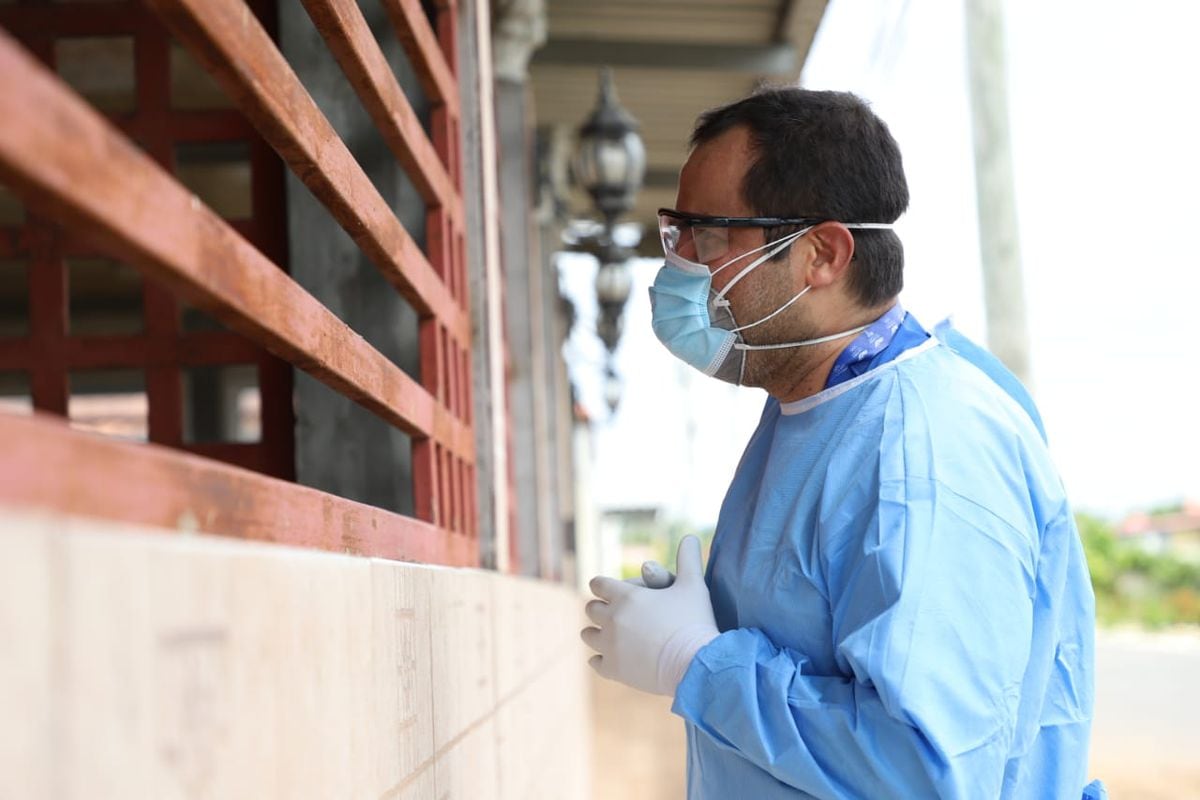 Enhorabuena. Médicos se van de puerta en puerta a buscar casos positivos de coronavirus en Panamá Oeste