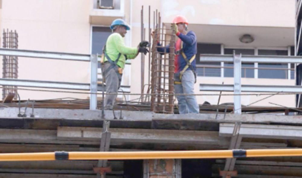 La construcción una de las industrias paralizadas