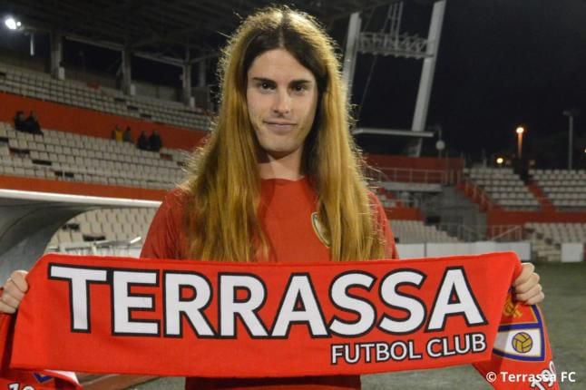 Jugadora transexual debutará en el fútbol español este domingo