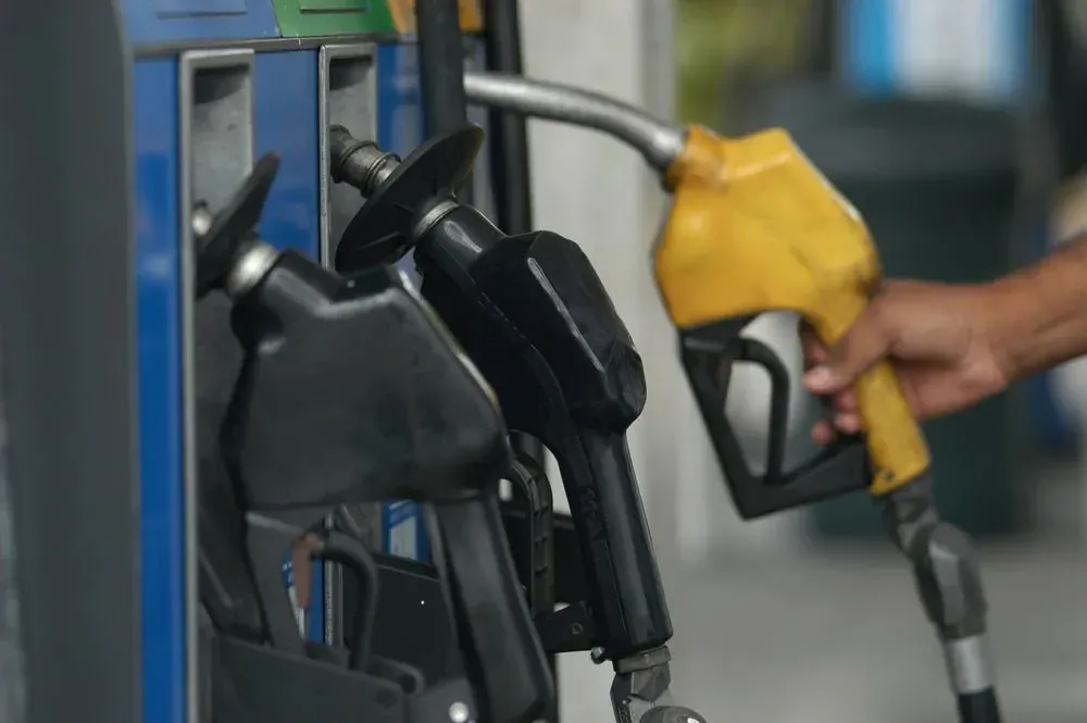 Precios del combustible bajarán a partir de este viernes 31 de enero