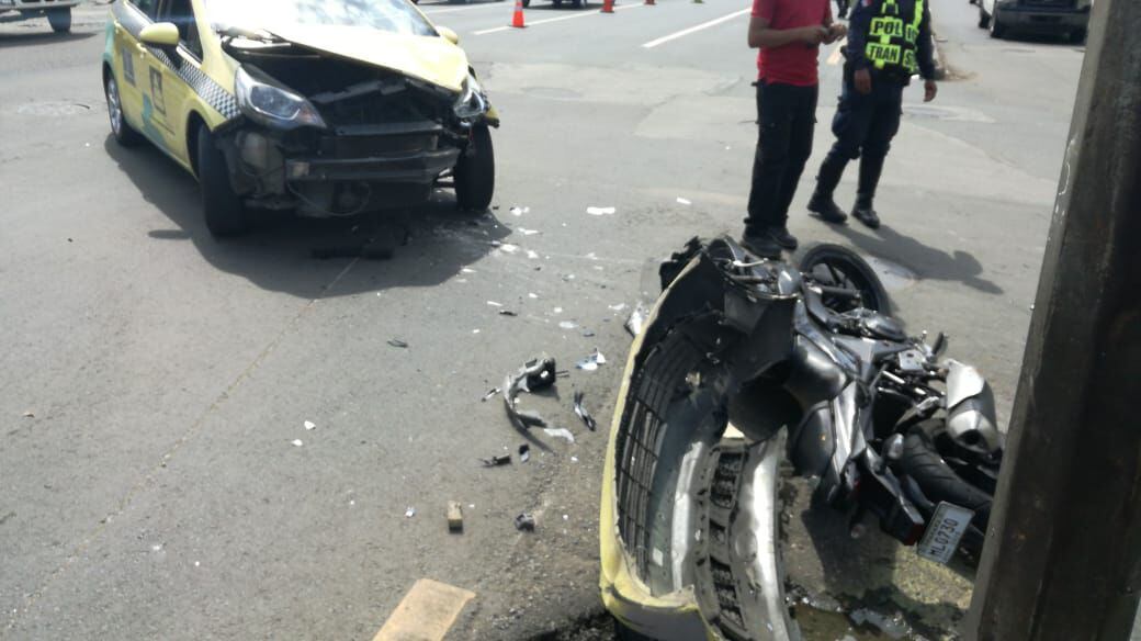 Fuerte accidente en la avenida Nacional deja a motorizado grave