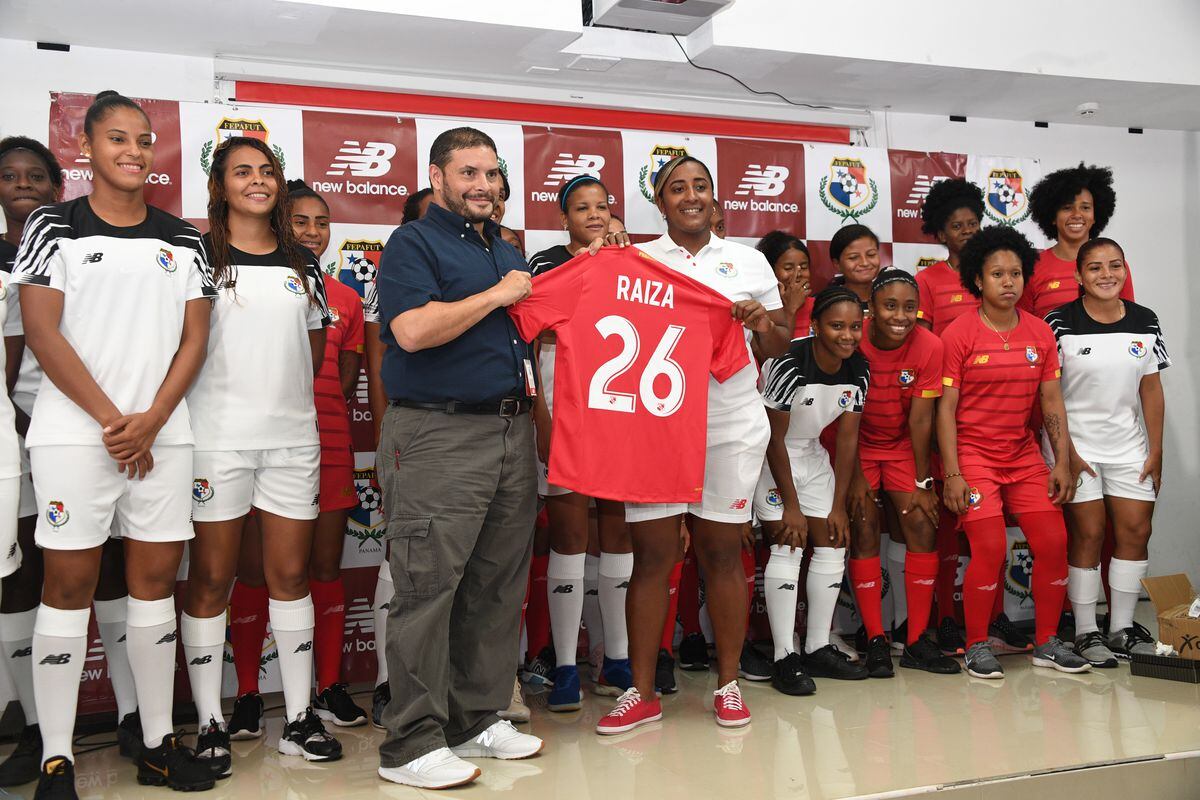 El Barça desvela su nueva camiseta inspirada en el equipo femenino