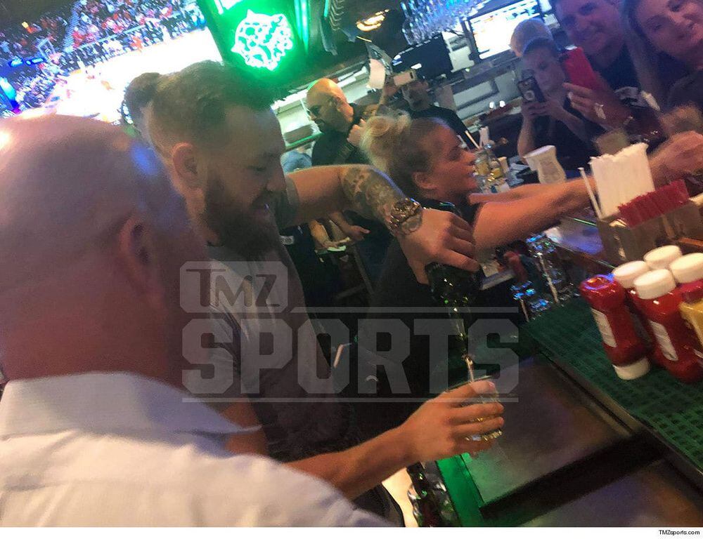 Conor McGregor invitó 100 'shots' de whisky y hasta cocinó filetes